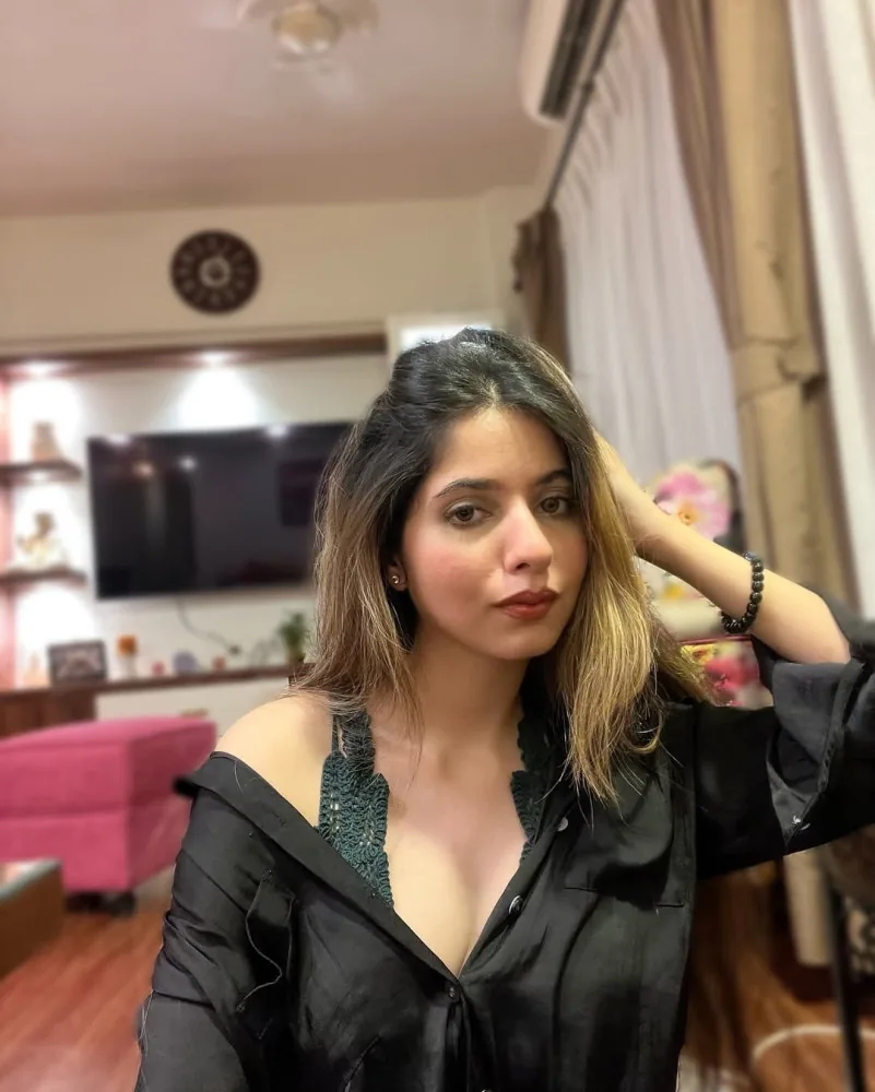 Call Aunty Mumbai escorts