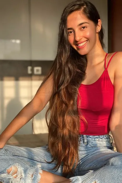 Aena, 22, call girl who comes to Ghatkopar, Mumbai