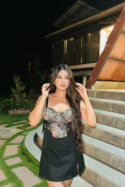 Akshita, 27, call girl who comes to Kurla, Mumbai
