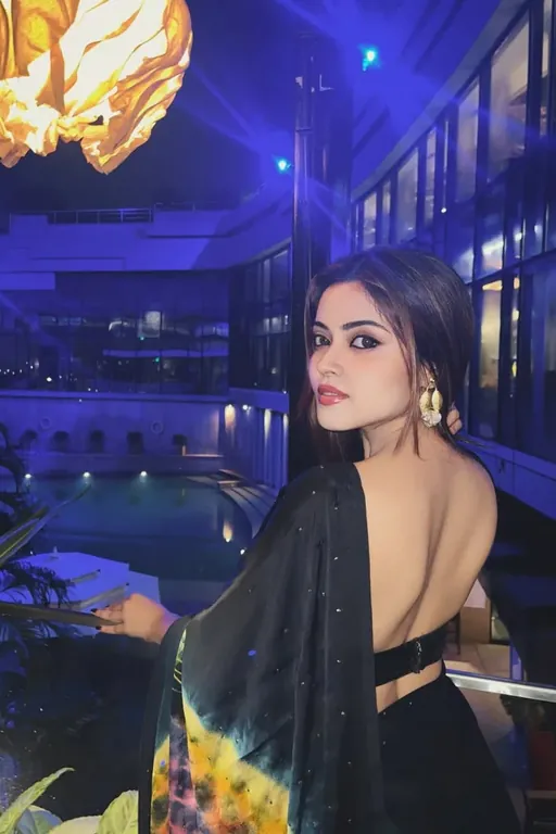 Busty girls in Mumbai - Deluxe Beauties