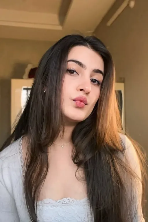 Slim girls in Mumbai - Deluxe Beauties