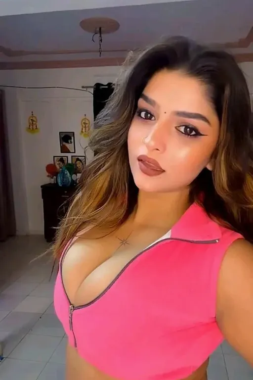 Strip girls in Mumbai - Deluxe Beauties